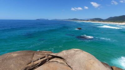 Explorando a Encantadora Praia da Joaquina em Florianópolis